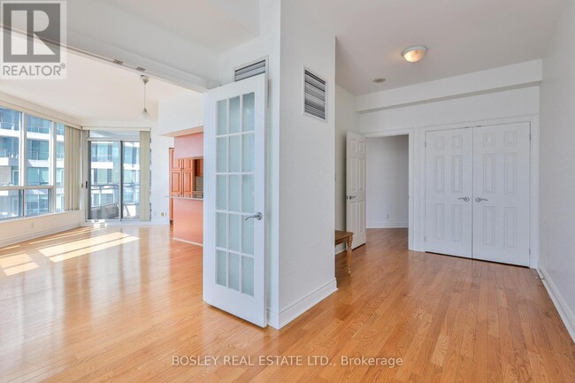 Building Photo - 228-2228 Queens Quay W