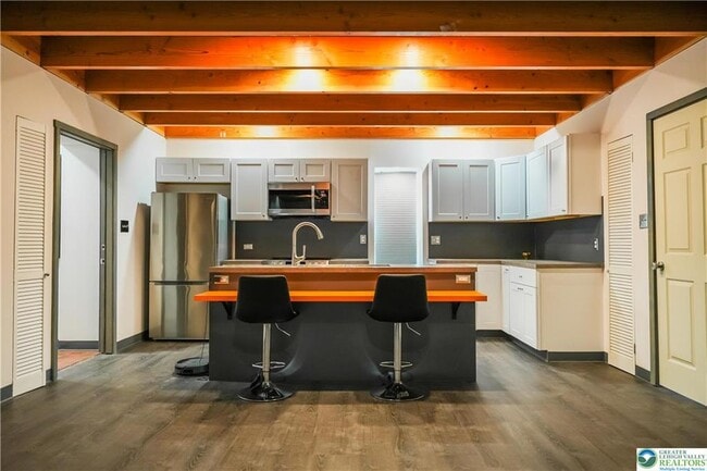 Foto del edificio - 335 Walnut Dr