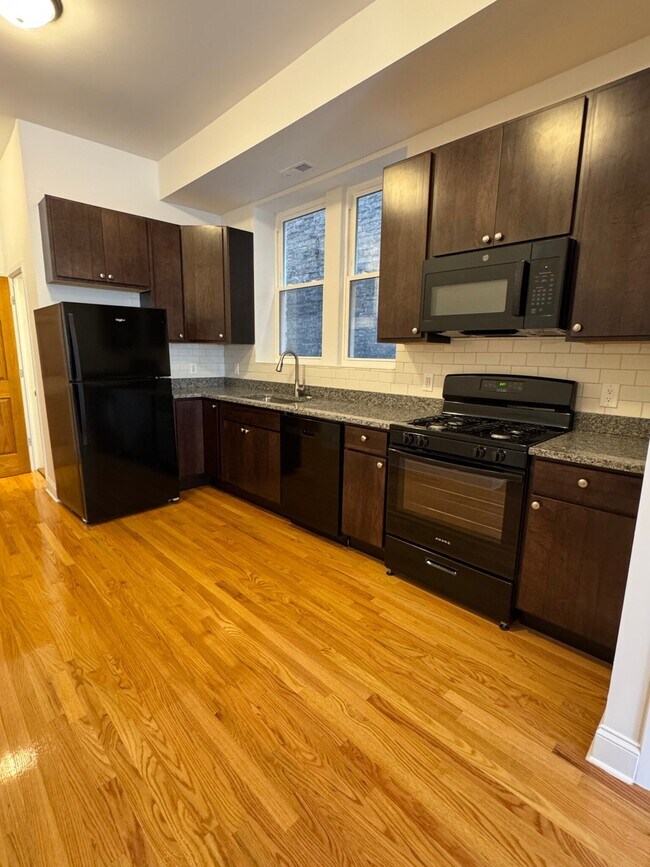 Building Photo - 3512 N Halsted St