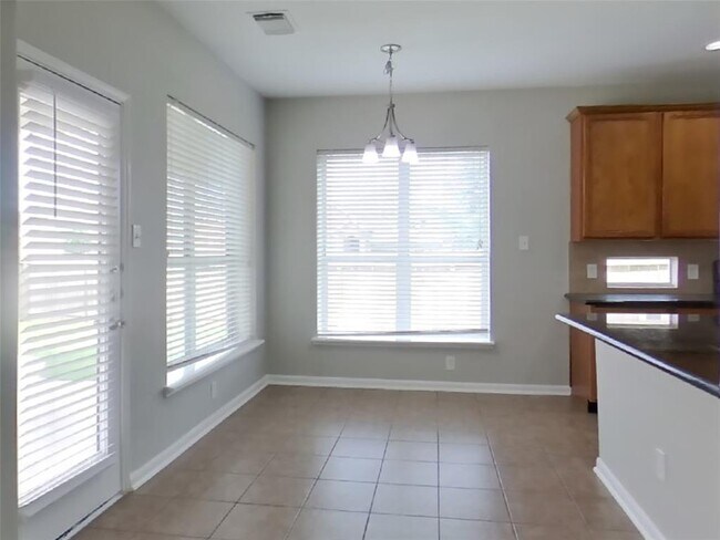 Foto del edificio - 6715 Starcroft Ct