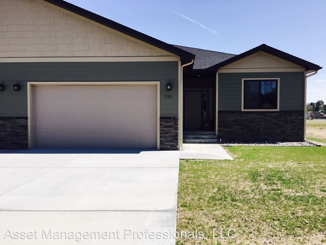 Primary Photo - 701 Winter Green Dr