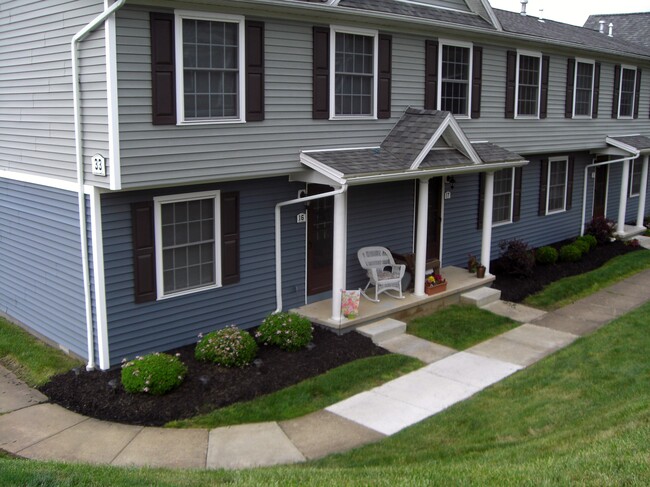 Building Photo - Rolling Hills Townhomes and Cottages