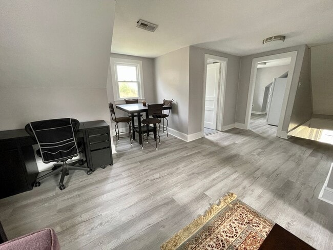 Building Photo - Ariana Duplex