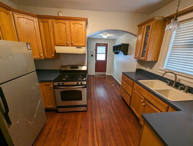 Foto del edificio - Beautiful Murray Hill 3/1 on a corner lot....