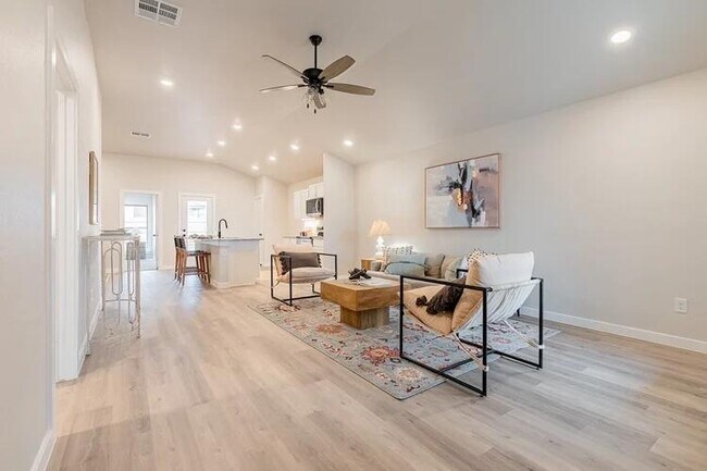 Foto del edificio - 5548 Auburn St
