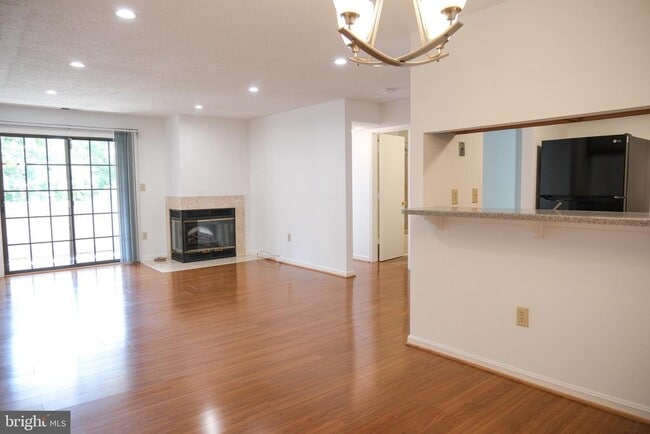 Building Photo - 6941 Mary Caroline Cir