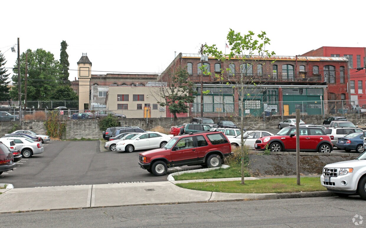 Building Photo - 1122 S Fawcett Ave