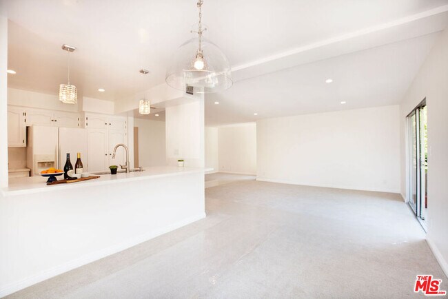 Foto del edificio - 6752 Hillpark Dr