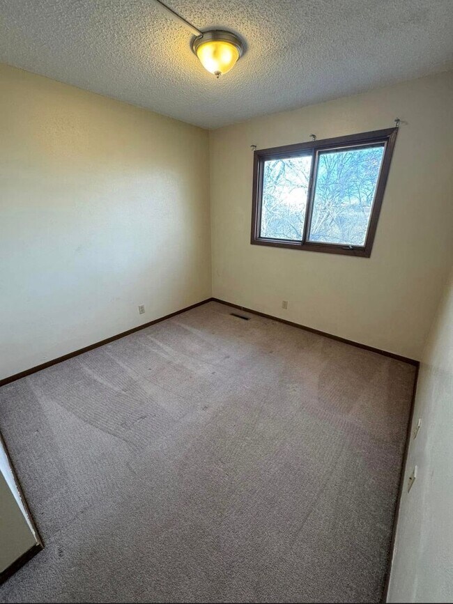 Foto del edificio - 743 Westridge Rd