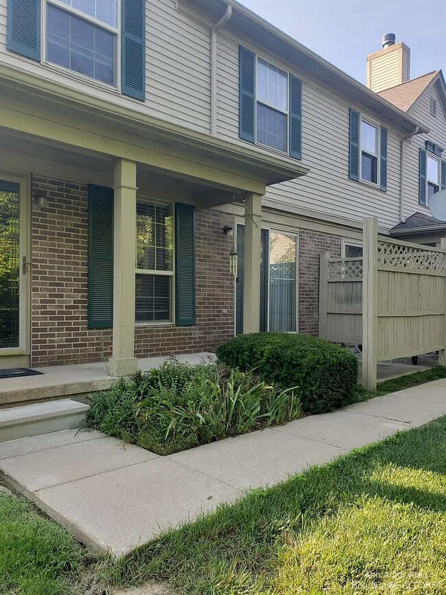 Foto del edificio - 135 Commons Cir