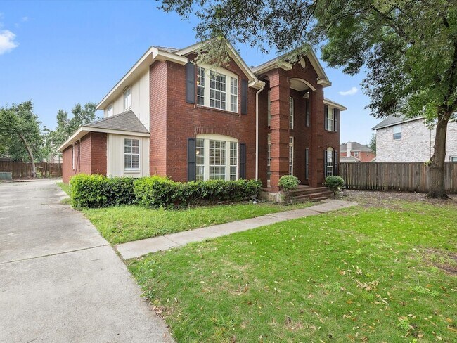 Building Photo - 205 Bayou Ct