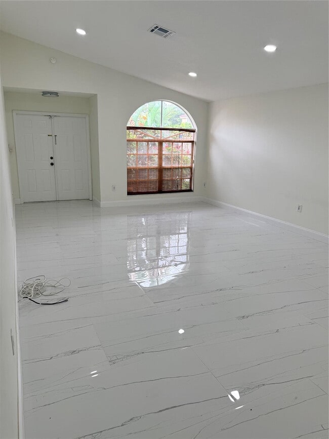 Foto del edificio - 3380 NW 78th Ave