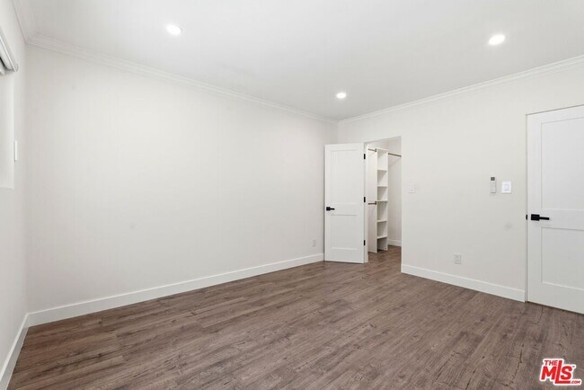 Foto del edificio - 1861 Midvale Ave