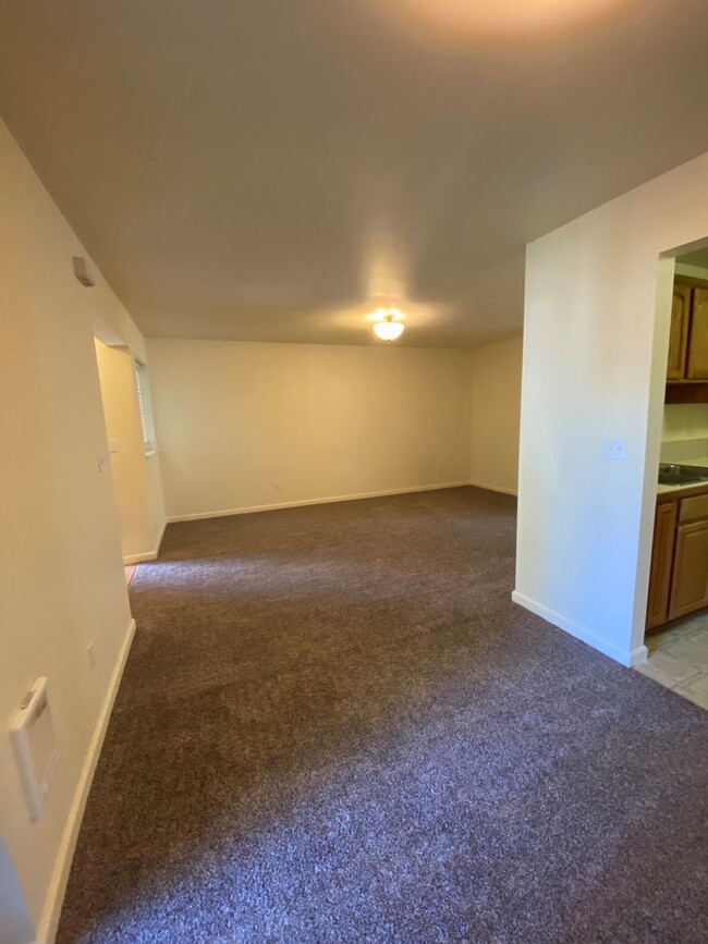 Building Photo - North Gilham Condo