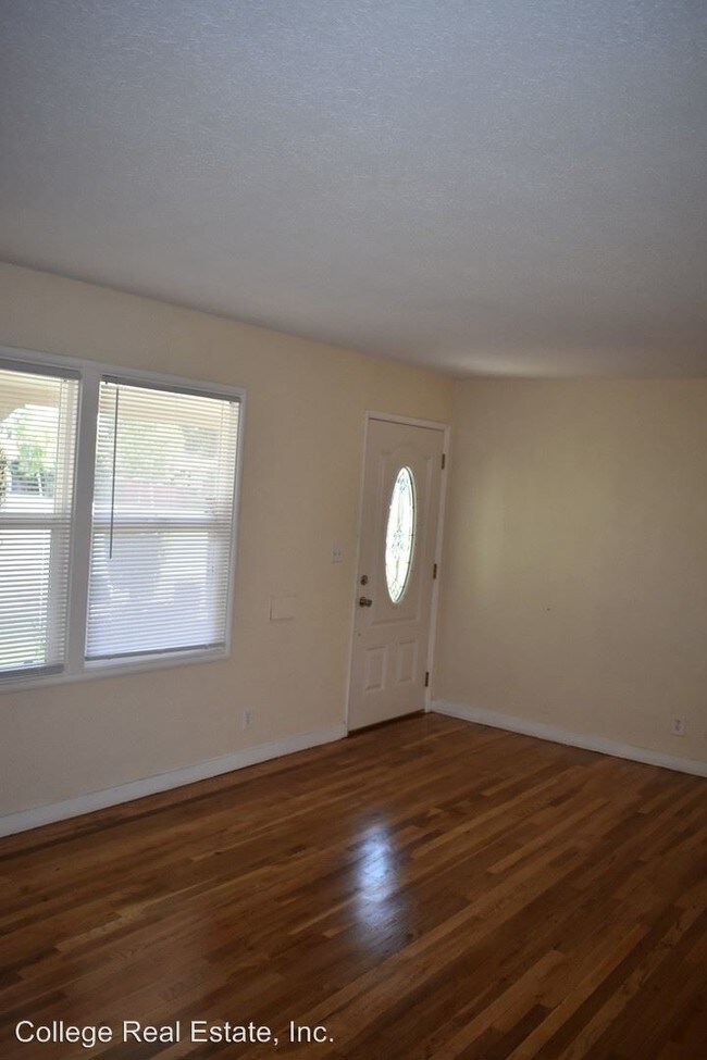 Building Photo - 2 br, 1 bath House - 103 E. Barrymore St.