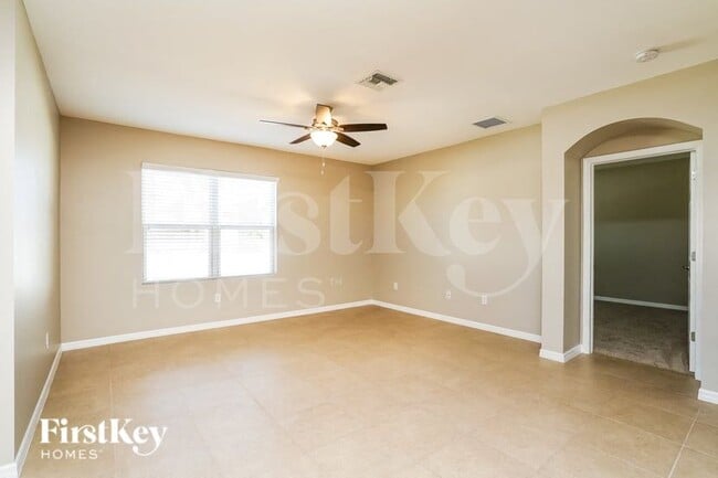 Building Photo - 1402 NW Juanita Pl