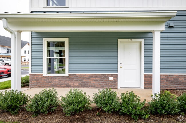 2BR, 2BA -1160SF - Entrance - Mt Sinai Meadows