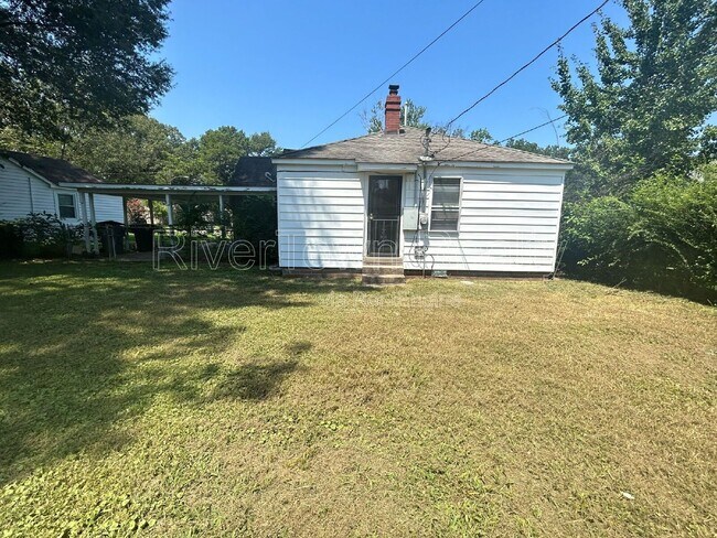 Building Photo - 1070 E Walthal Cir