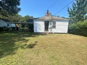 Building Photo - 1070 E Walthal Cir