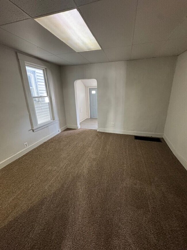 Foto del edificio - 311 W Williams St