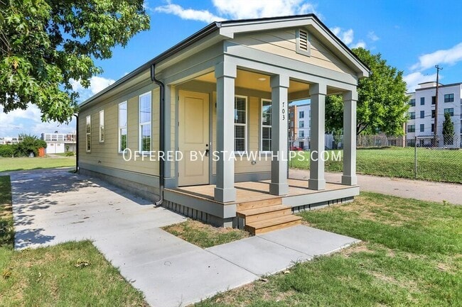 Photo - 703 N 3rd St House