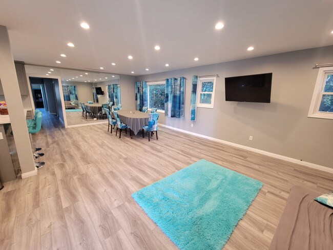 Foto del edificio - 1415 Stearns Dr