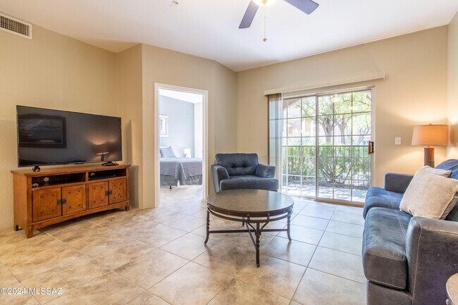 Foto del edificio - 1500 E Pusch Wilderness Dr