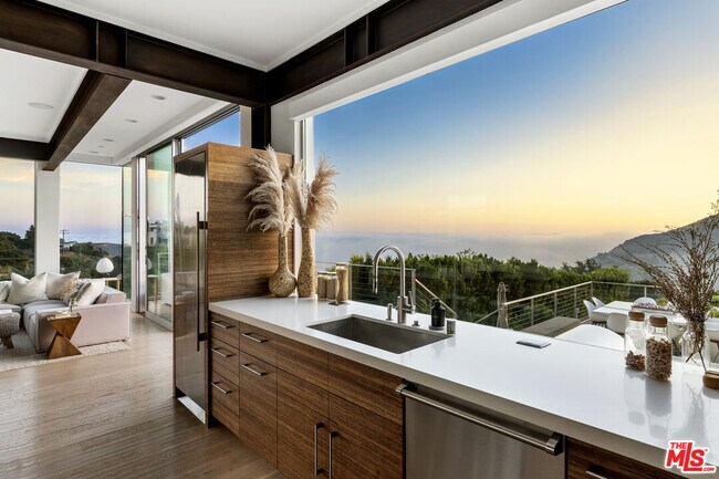 Foto del edificio - 2915 Tuna Canyon Rd