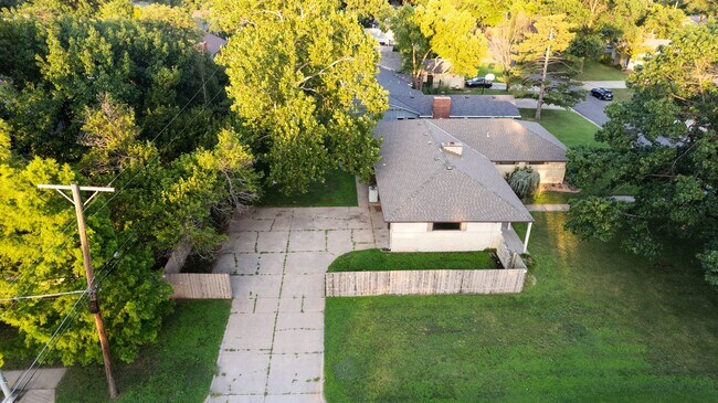 Foto del edificio - Mid-Century 3 Bedroom in Pine Valley Estates