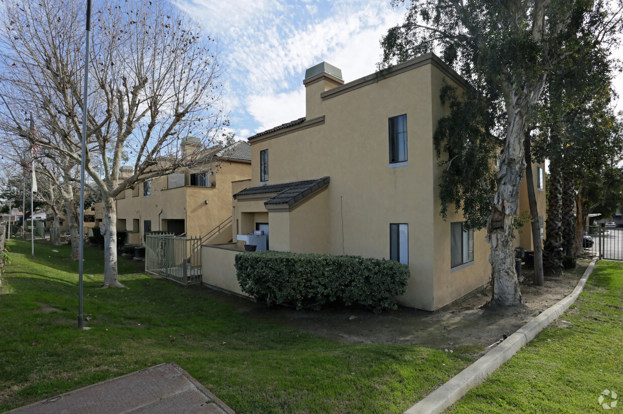 Primary Photo - Greenbriar Apartments
