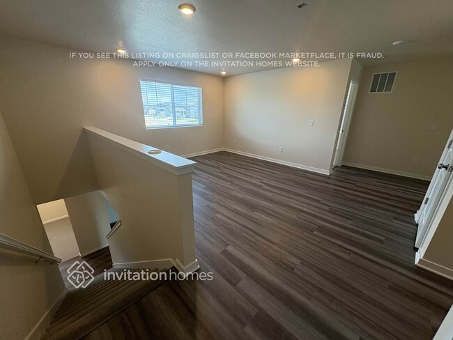 Building Photo - 462 Elbert St
