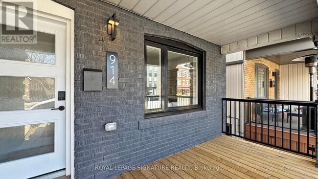 Building Photo - 914 Broadview Ave