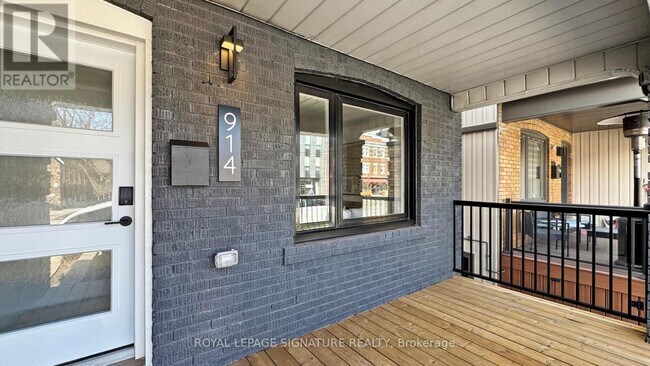 Photo du bâtiment - 914 Broadview Ave