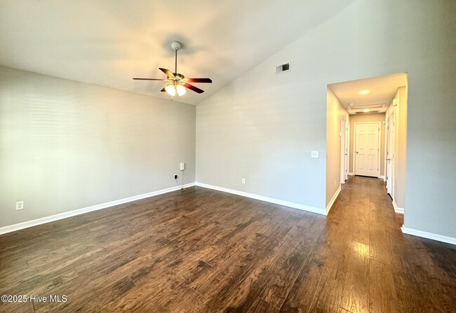 Building Photo - 811 Waddell St