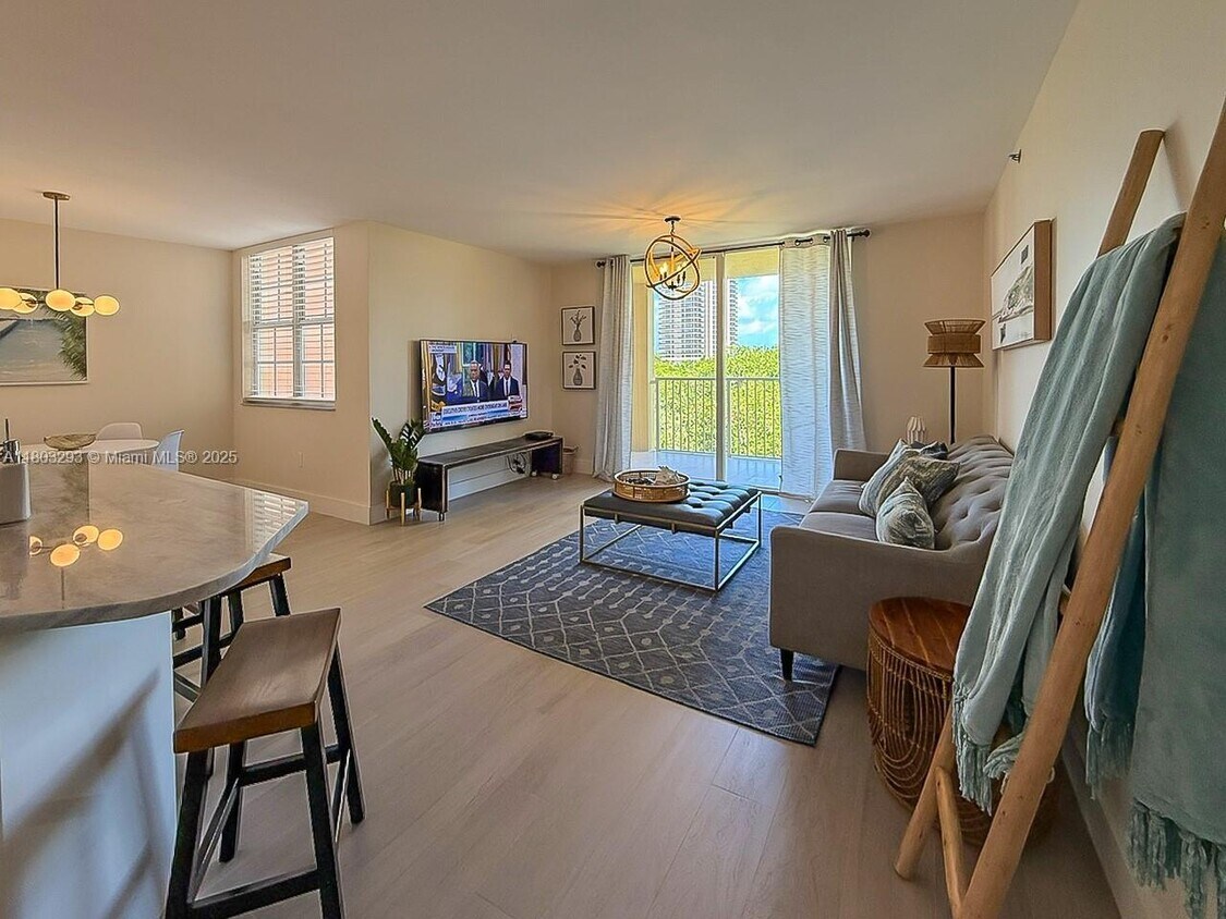 Foto principal - 19601 E Country Club Dr
