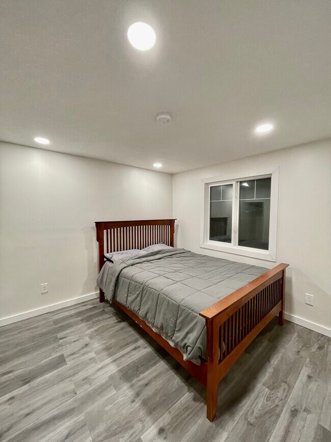 Photo du bâtiment - 1301 Mcconachie Blvd NW