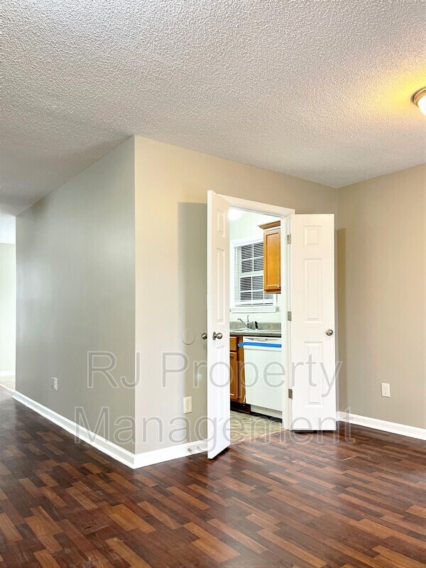 1567 Dimwood St - 4