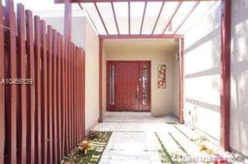 Foto del edificio - 10941 N Lakeview Dr
