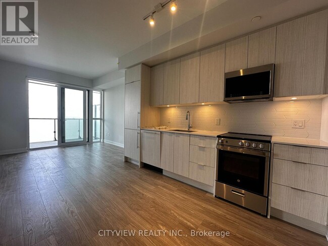 Photo du bâtiment - 430-2430 Square One Dr