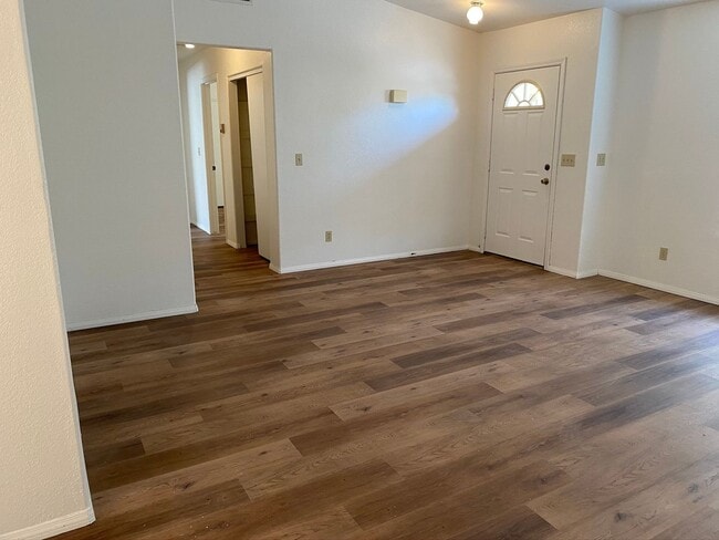 Building Photo - 2 Bedroom 2 Bathroom