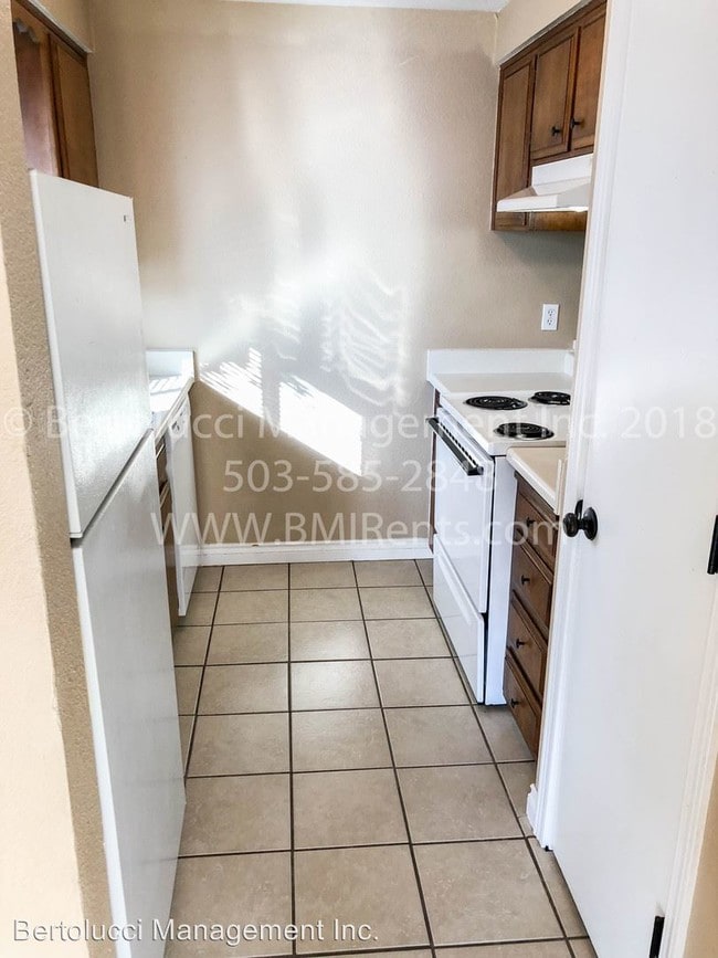 Building Photo - 1102 Orchard Ct N