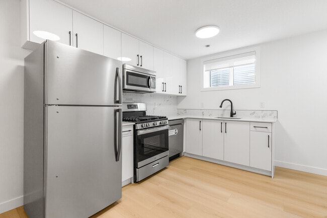 Building Photo - 16006-16103 103 Ave NW