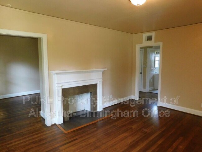 Building Photo - 107 Pine St