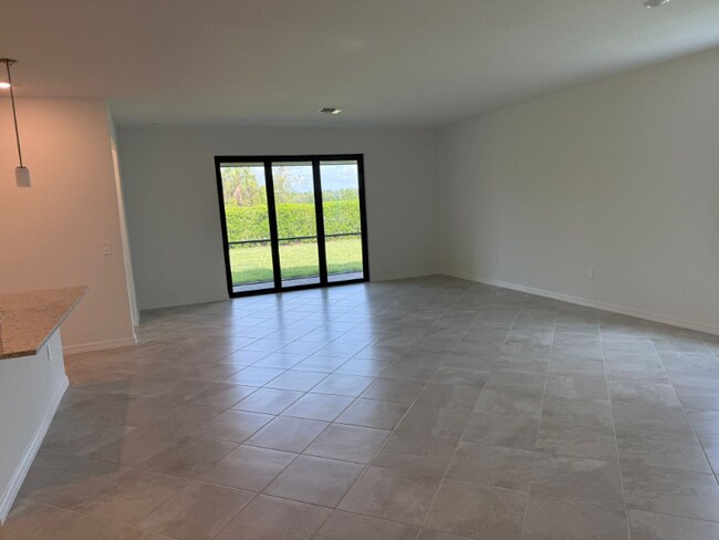 Building Photo - 2017 Gardenia Ave