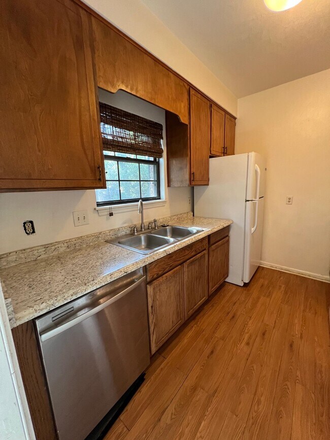 Foto del edificio - 2552 Panther Creek Rd