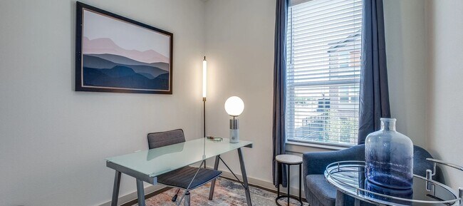 Foto del edificio - 10030 Garland Rd