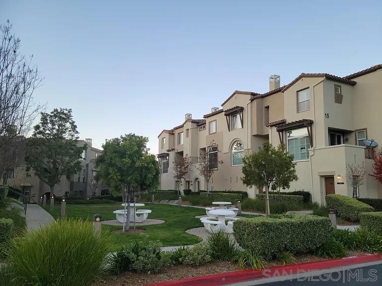 Foto principal - 579 Almond Rd