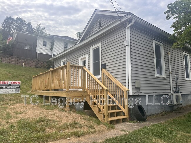 Building Photo - 614 Hart St