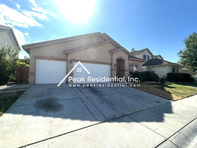 Foto del edificio - Spacious 4bd/2ba Elk Grove House with 3 Car Garage!