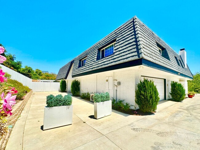 Building Photo - Breathtaking Custom Country Two-Story Home, Fully Remodeled & Beautifully Appointed on Private 20...